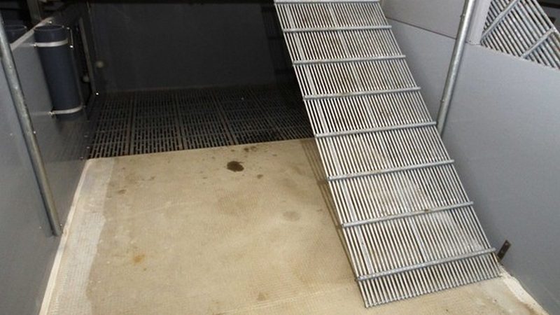 选择厂家时，首先要关注其资质。正规厂家通常具备以下条件：
